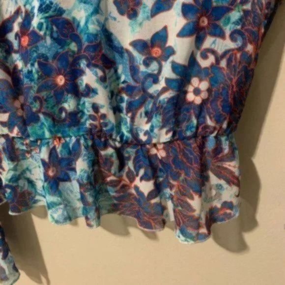Guess blue floral print edgy and flowy crop top Size XS - Picture 7 of 12